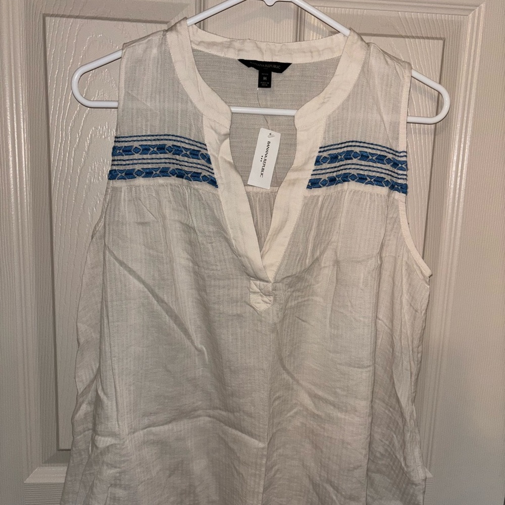 Banana Republic White and Blue Sleeveless Blouse